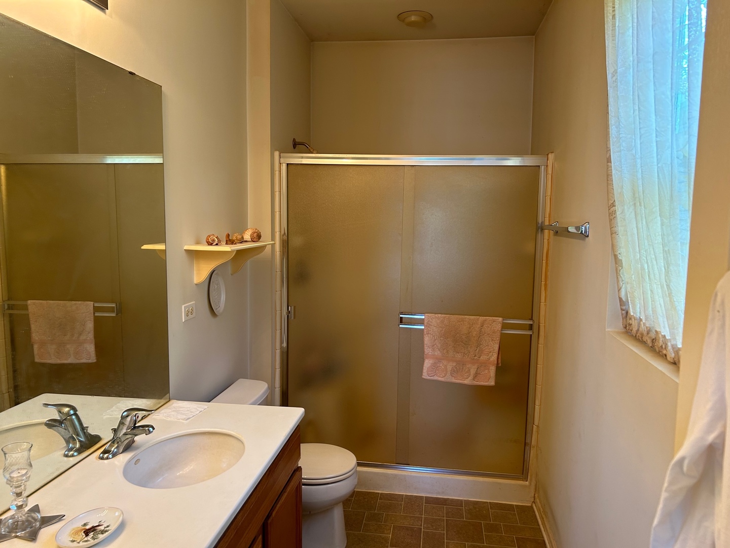 13792 Pineview Drive Huntley, IL 60142 - Photo 15 of 17 a bathroom with a sink toilet and shower