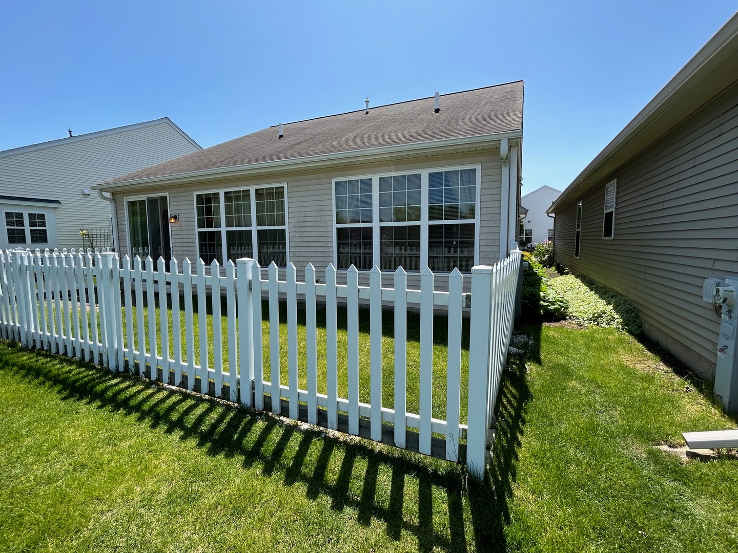 13792 Pineview Drive Huntley, IL 60142 - Photo 4 of 17 a view of a house with a yard and furniture