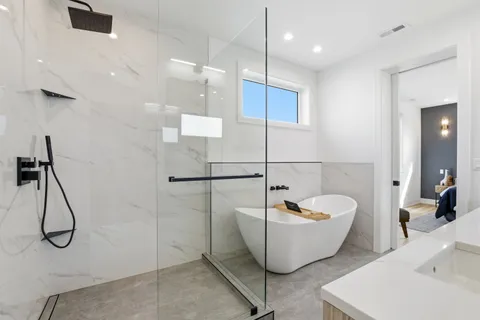 $1,074,999 | 1325 North Artesian Avenue, Unit 3, Chicago, IL 60622