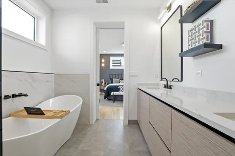 $1,074,999 | 1325 North Artesian Avenue, Unit 3, Chicago, IL 60622