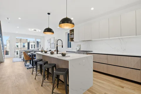 $1,074,999 | 1325 North Artesian Avenue, Unit 3, Chicago, IL 60622