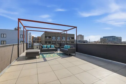 $1,074,999 | 1325 North Artesian Avenue, Unit 3, Chicago, IL 60622