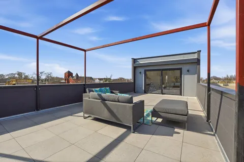 $1,074,999 | 1325 North Artesian Avenue, Unit 3, Chicago, IL 60622