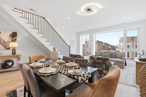 $1,074,999 | 1325 North Artesian Avenue, Unit 3, Chicago, IL 60622