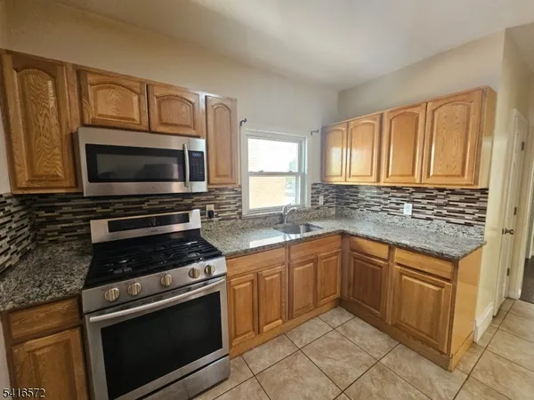 $2,300 | 240 Copeland Avenue, Lyndhurst, NJ 07071