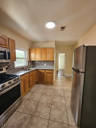 $2,300 | 240 Copeland Avenue, Lyndhurst, NJ 07071