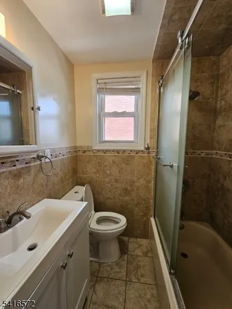 $2,300 | 240 Copeland Avenue, Lyndhurst, NJ 07071