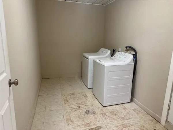 $1,500 | 6743 Crestmont Street, Houston, TX 77033