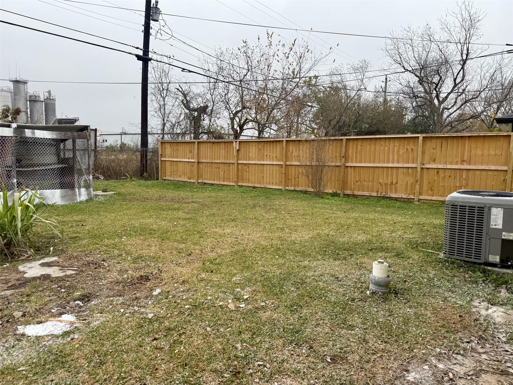 6743 Crestmont Street Houston, TX 77033 - Photo 10 of 11 a view of a yard