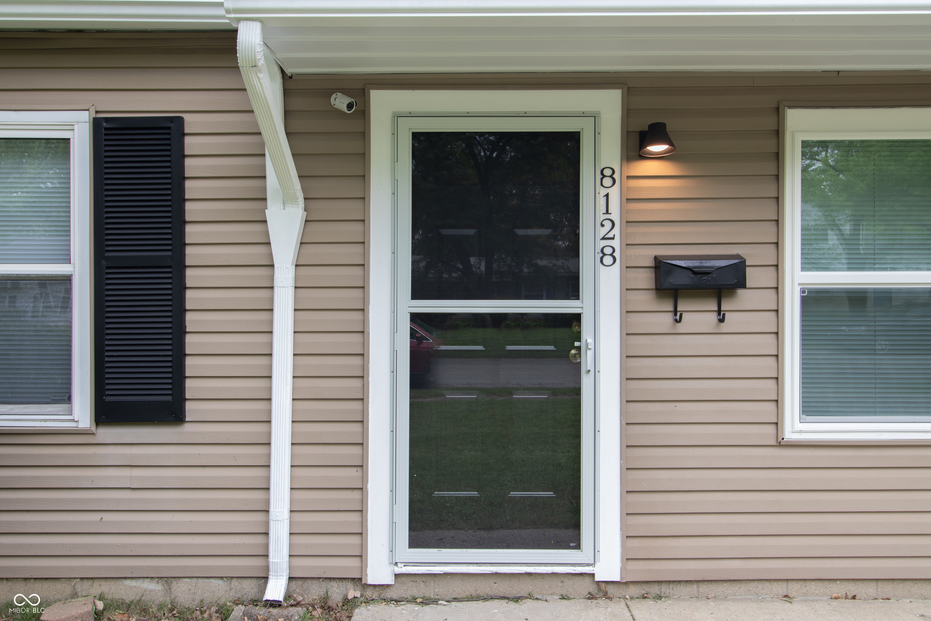 8128 Barry Road Indianapolis, IN 46219 - Photo 2 of 20