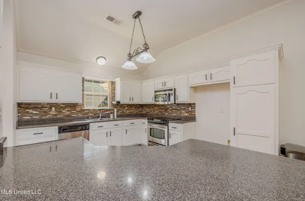 $395,000 | 3399 Dean Cove North, Nesbit, MS 38651