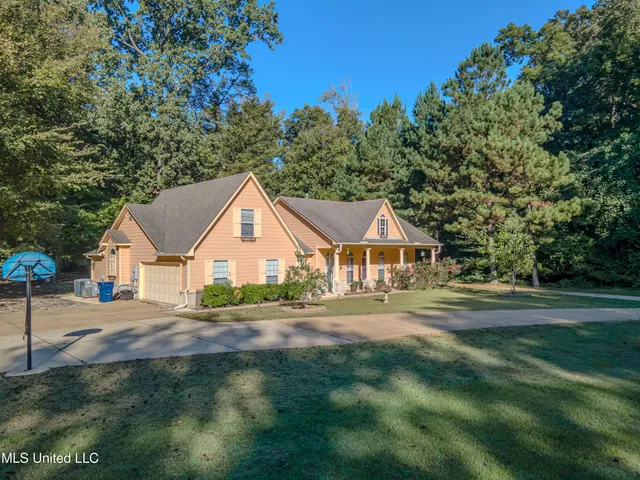$395,000 | 3399 Dean Cove North, Nesbit, MS 38651