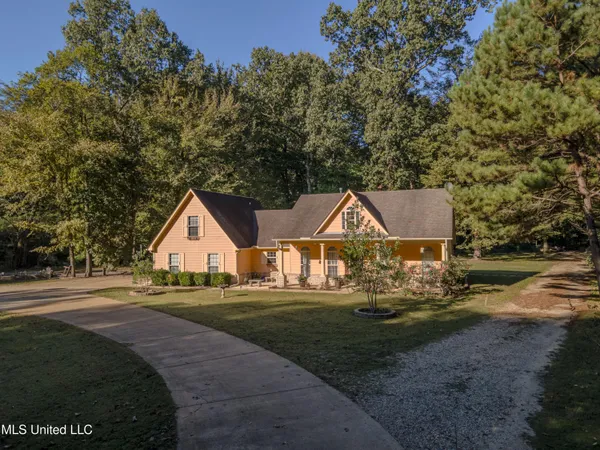 $395,000 | 3399 Dean Cove North, Nesbit, MS 38651