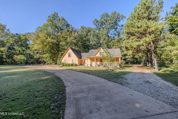 $395,000 | 3399 Dean Cove North, Nesbit, MS 38651