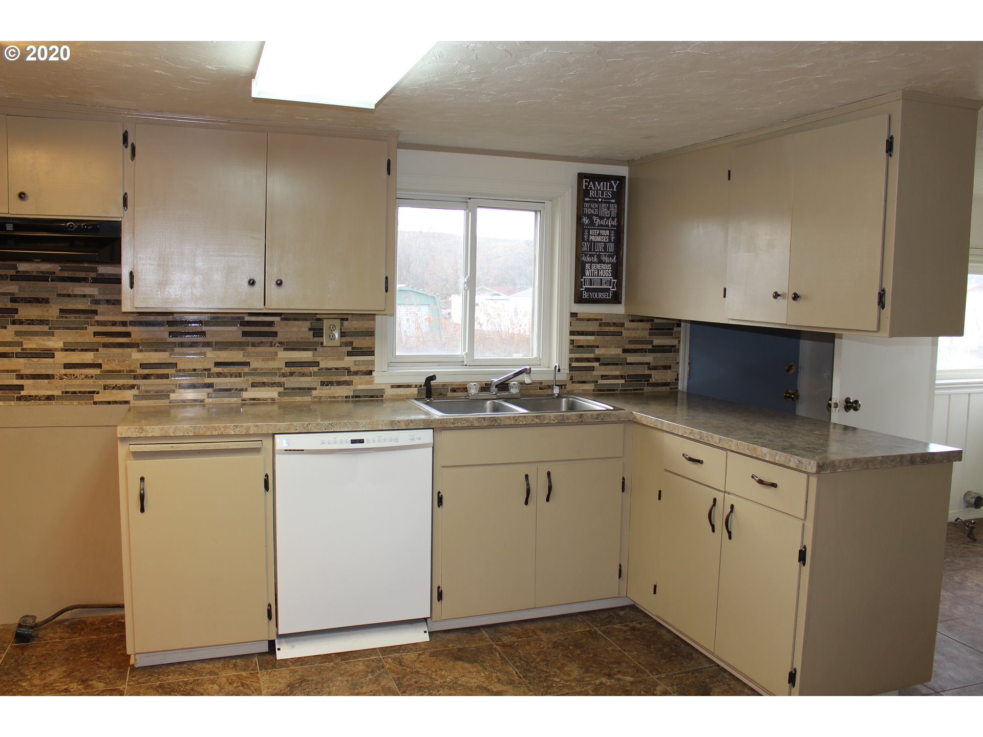 3434 Northeast Riverside Avenue Pendleton, OR 97801 - Photo 6 of 26