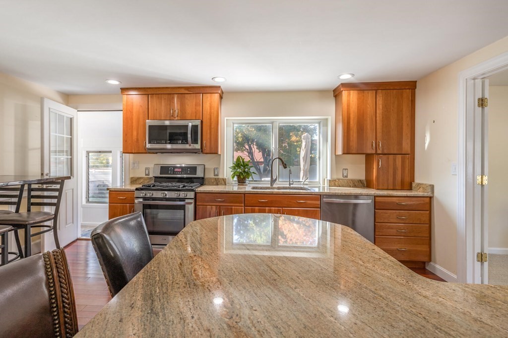 5 Flanders Road Westborough, MA 01581 - Photo 9 of 29 Gallery Image 9
