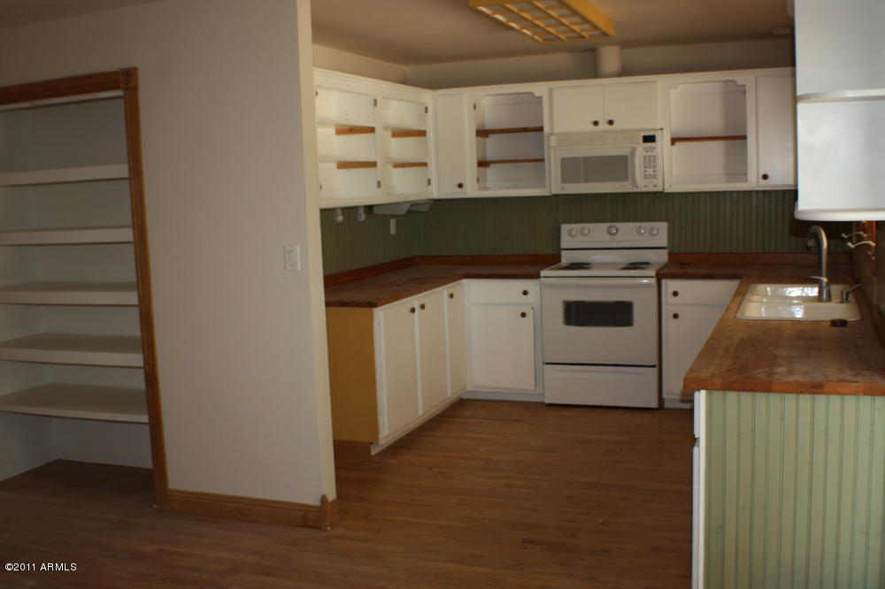 51460 West Deer Run Road Maricopa, AZ 85139 - Photo 3 of 12 kitchen