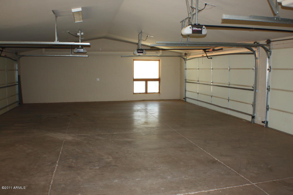 51460 West Deer Run Road Maricopa, AZ 85139 - Photo 10 of 12 Garage