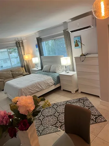 $2,000 | 334 Washington Avenue, Unit 10, Miami Beach, FL 33139