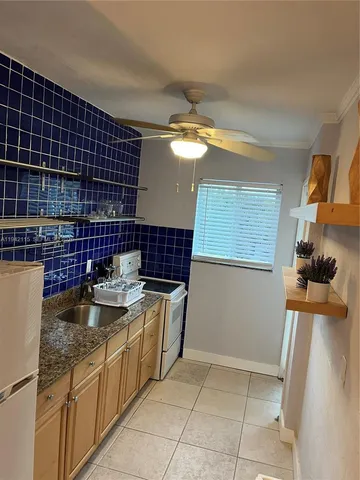 $2,000 | 334 Washington Avenue, Unit 10, Miami Beach, FL 33139