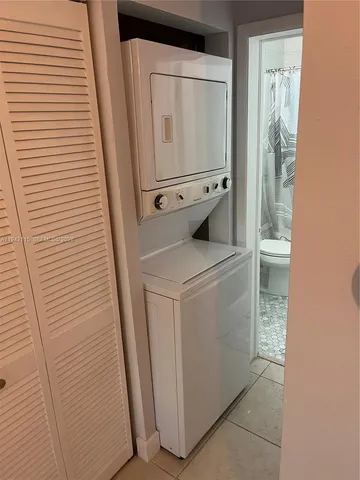 $2,000 | 334 Washington Avenue, Unit 10, Miami Beach, FL 33139