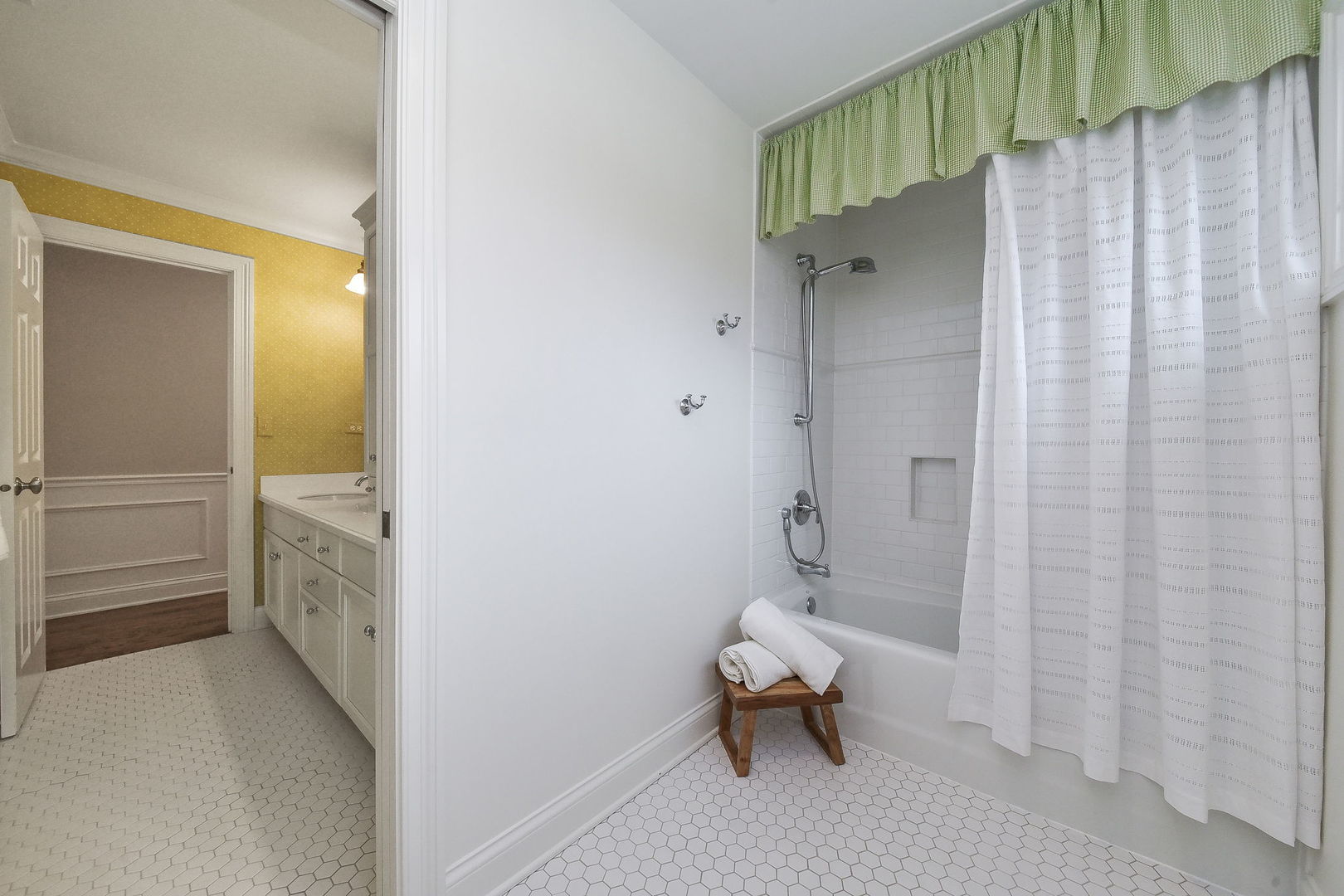 1211 Sunset Road Geneva, IL 60134 - Photo 40 of 65 a bathroom with a shower and a toilet
