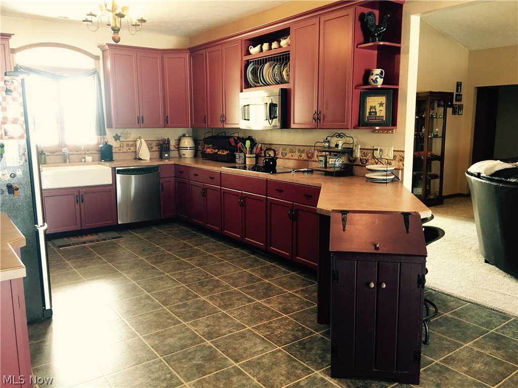 3441 Greenwich Road Wadsworth, OH 44281 - Photo 10 of 35 Beautiful large kitchen with counter stovetop & island