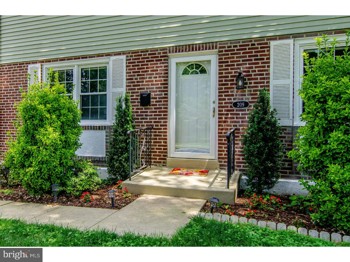 209 Pembroke Road Havertown, PA 19083 - Photo 3 of 25