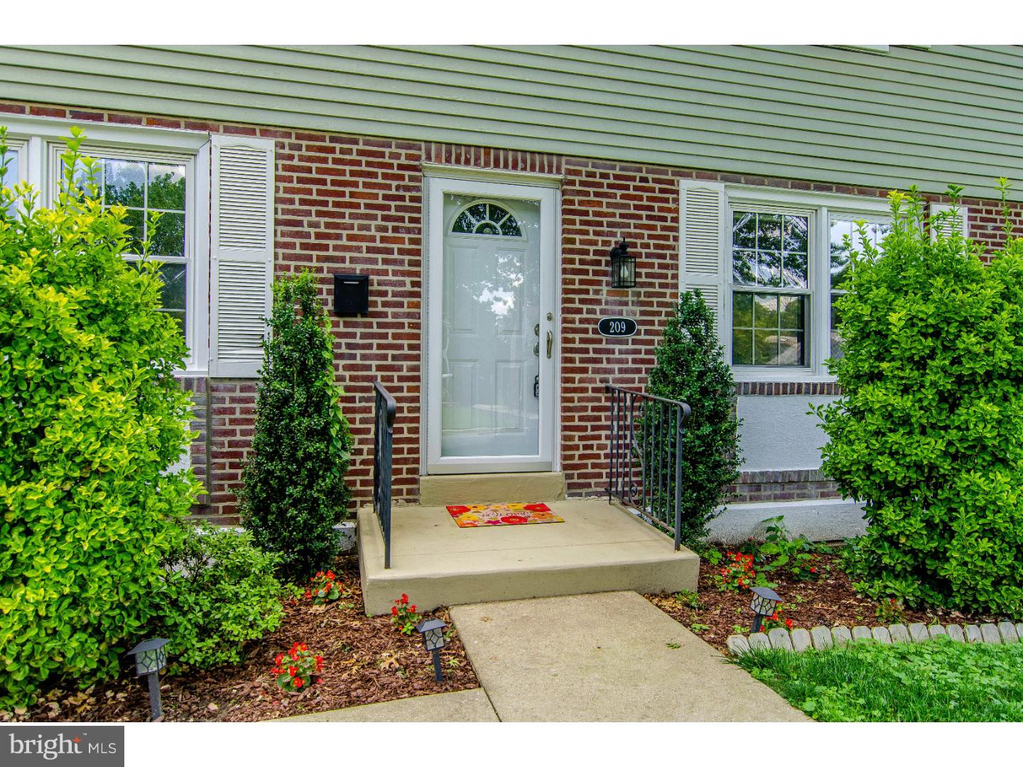 209 Pembroke Road Havertown, PA 19083 - Photo 4 of 25