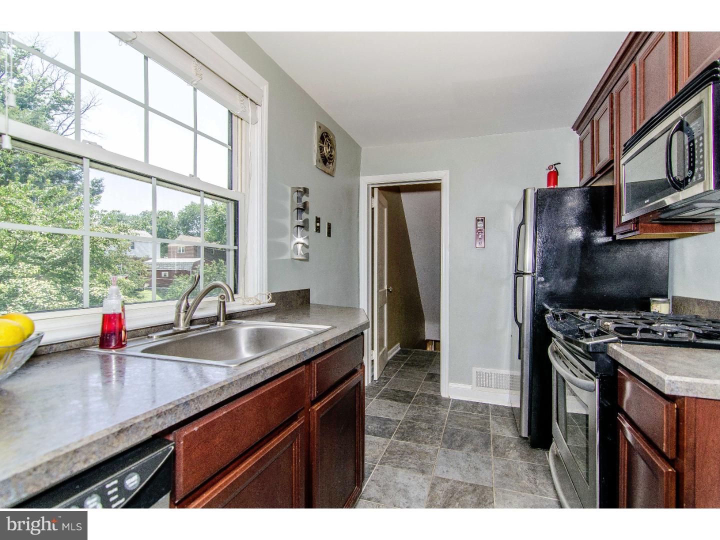 209 Pembroke Road Havertown, PA 19083 - Photo 10 of 25