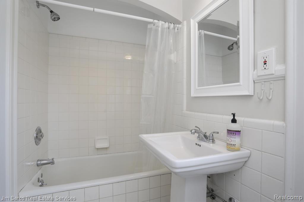 206 Merriweather Road Grosse Pointe Farms, MI 48236 - Photo 24 of 29