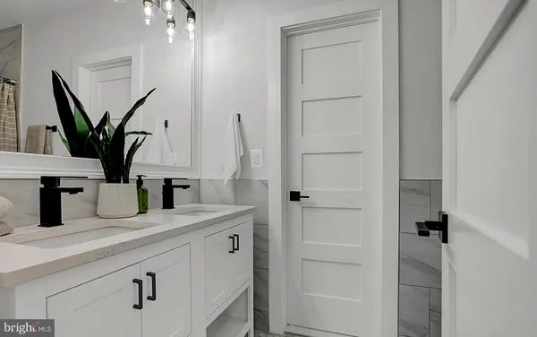 $2,400 | 1137 Owen Place Northeast, Unit 4, Washington, DC 20002