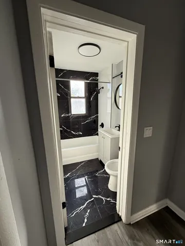 $1,300 | 881 Broad Street, Unit B2, Hartford, CT 06106