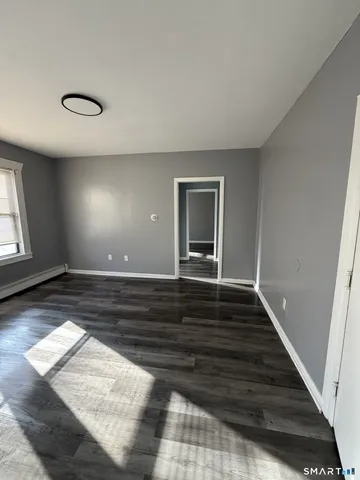 $1,300 | 881 Broad Street, Unit B2, Hartford, CT 06106