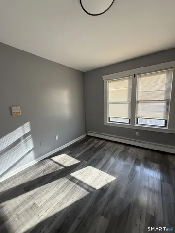 $1,300 | 881 Broad Street, Unit B2, Hartford, CT 06106