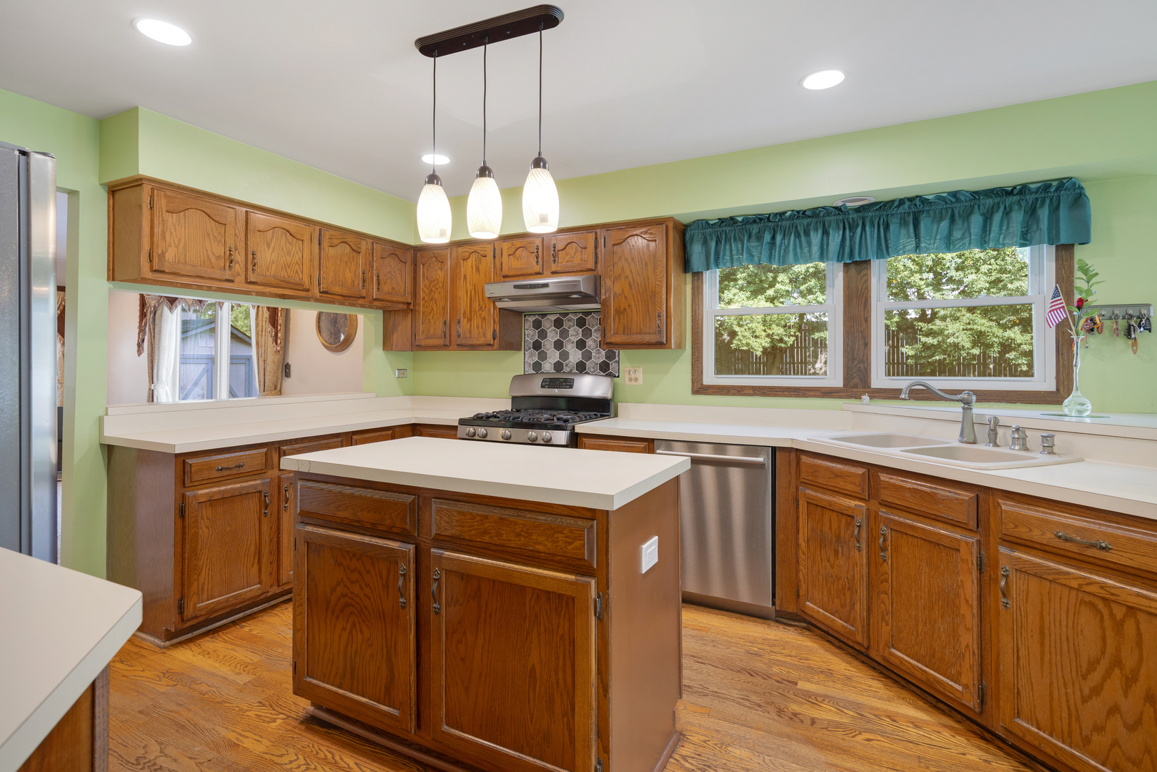 565 Rutgers Lane Elk Grove Village, IL 60007 - Photo 12 of 35 Gallery Image 12