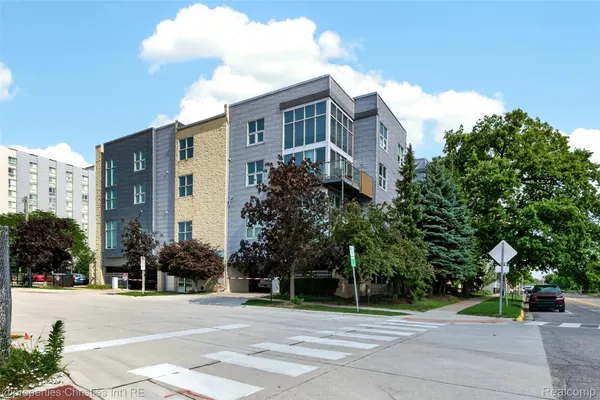 $2,800 | 614 South Troy Street, Unit 105, Royal Oak, MI 48067