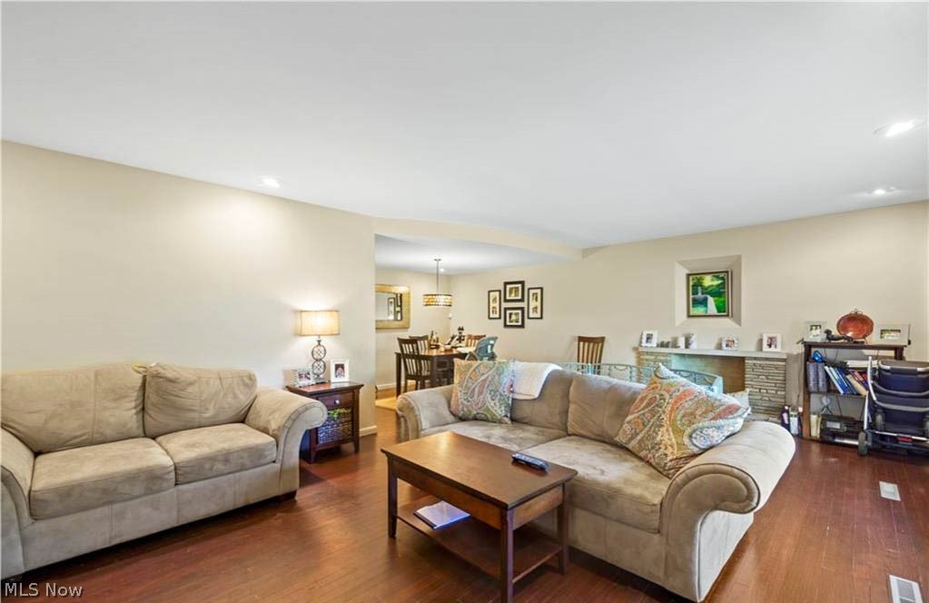 1115 Rutherford Road Cleveland, OH 44112 - Photo 3 of 25