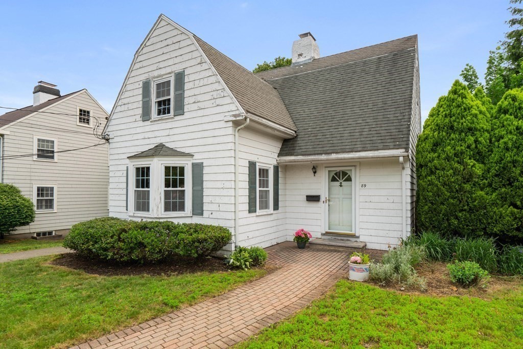 89 Barbara Road Waltham, MA 02453 - Photo 2 of 25 Gallery Image 2