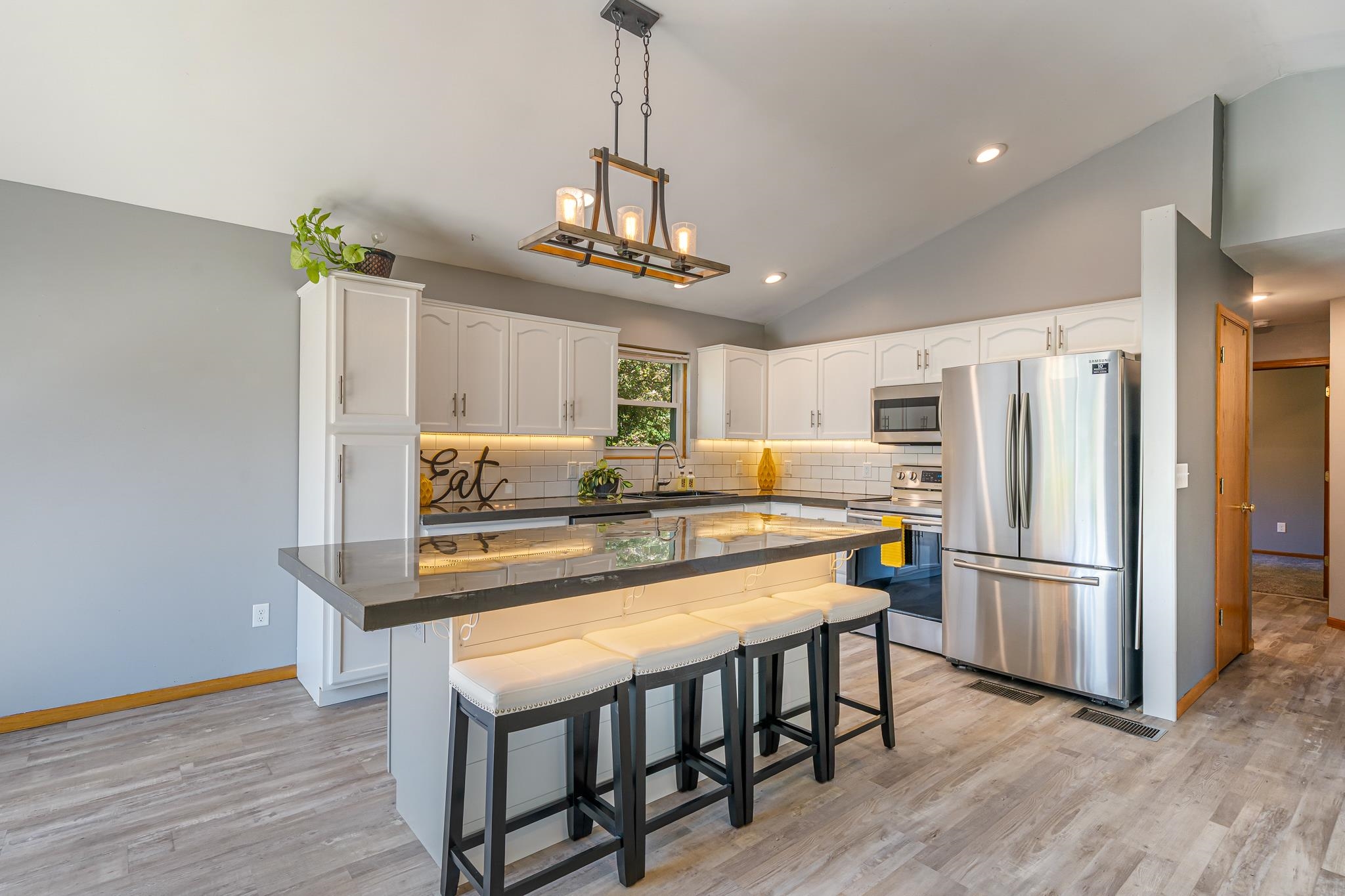 3393 Harbor Bay Road Oshkosh, WI 54901 - Photo 6 of 40