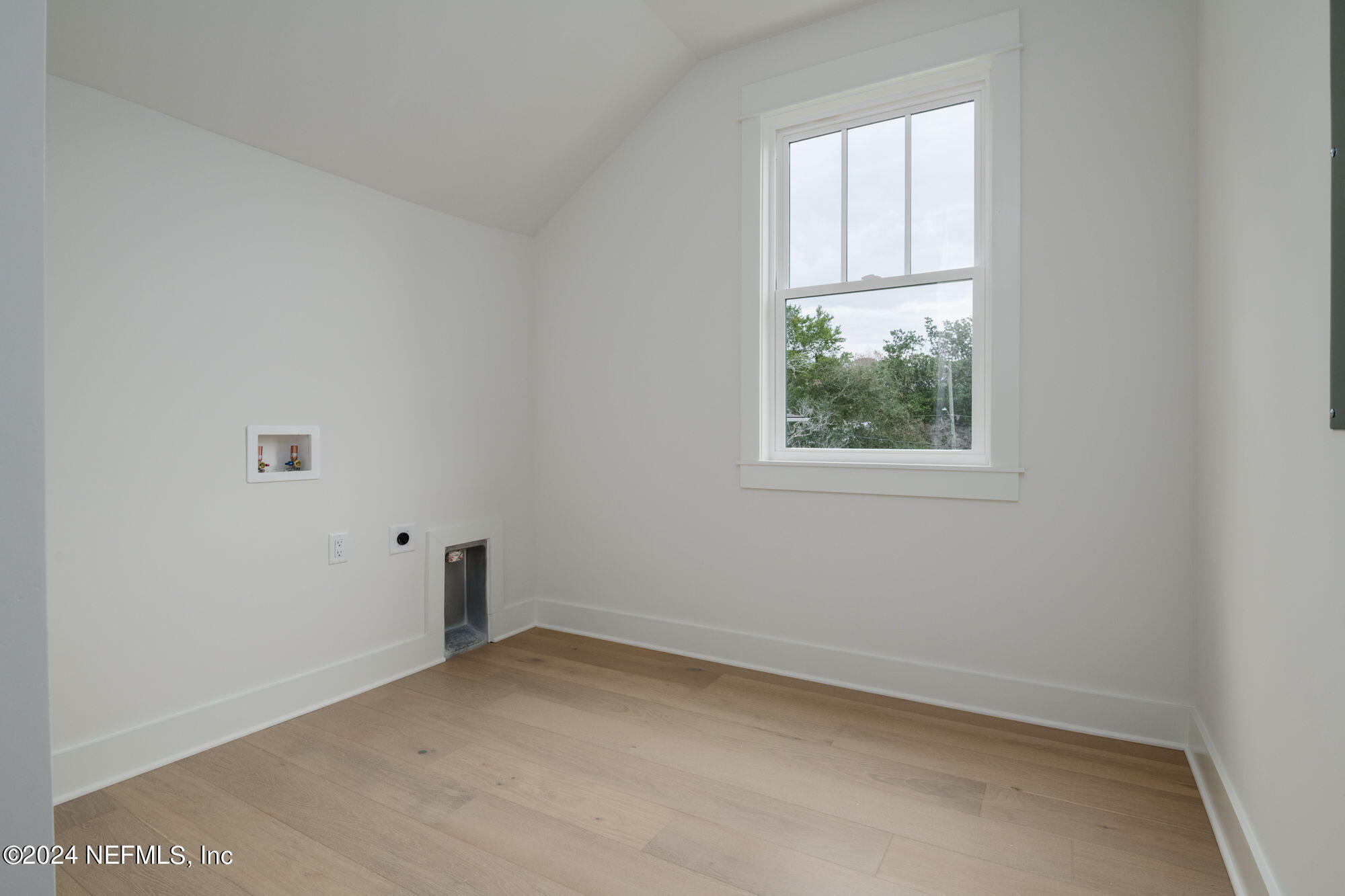 3841 Boone Park Avenue Jacksonville, FL 32205 - Photo 33 of 53 Large Laundry Room