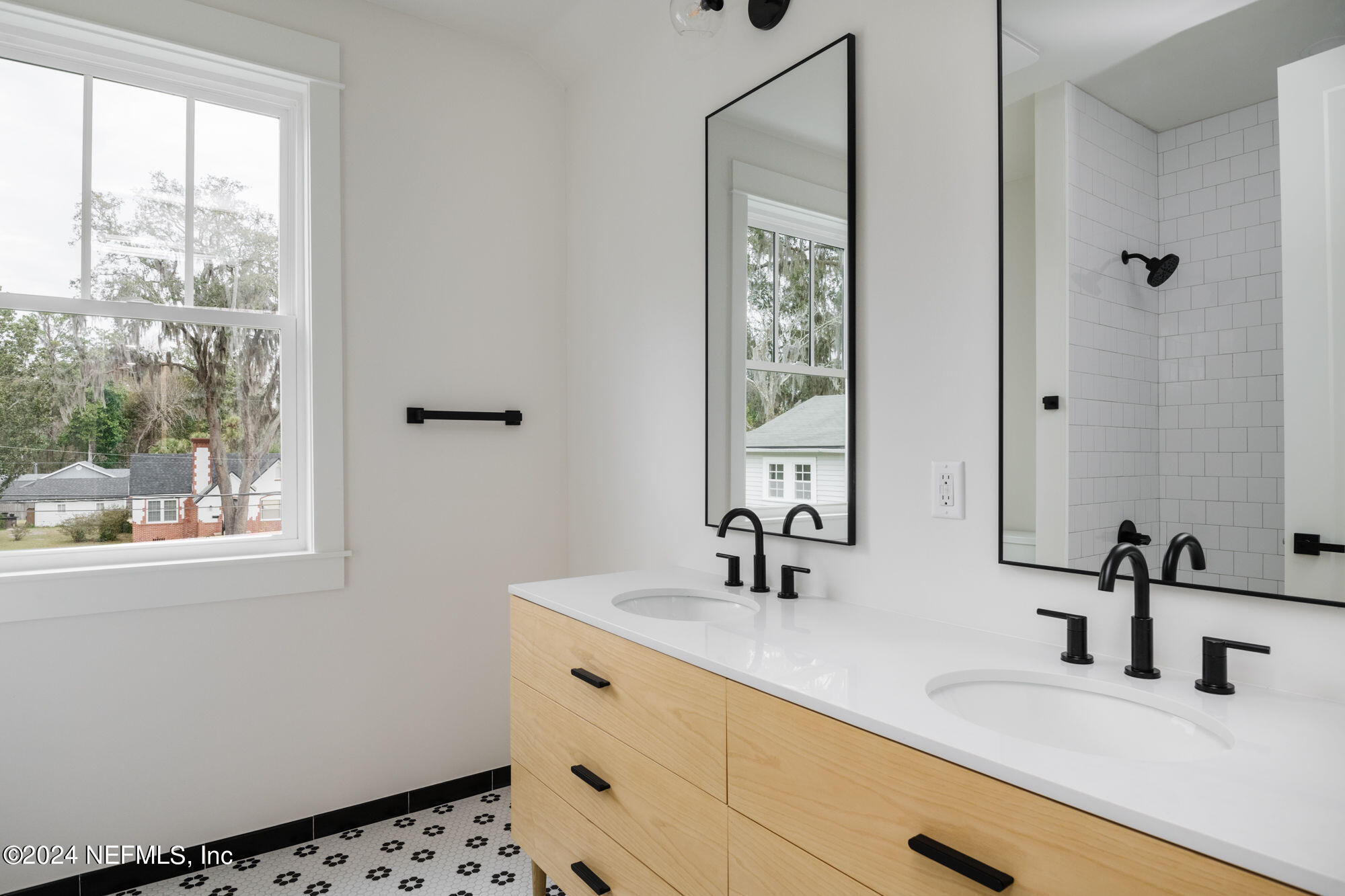 3841 Boone Park Avenue Jacksonville, FL 32205 - Photo 35 of 53 Upstairs Guest Bathroom