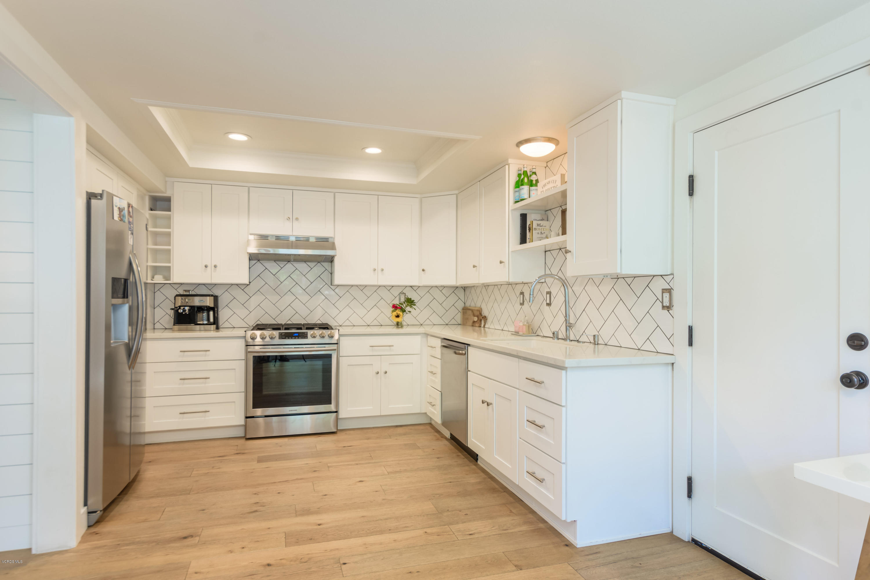 959 Thistlegate Road Oak Park, CA 91377 - Photo 1 of 36 kitchen