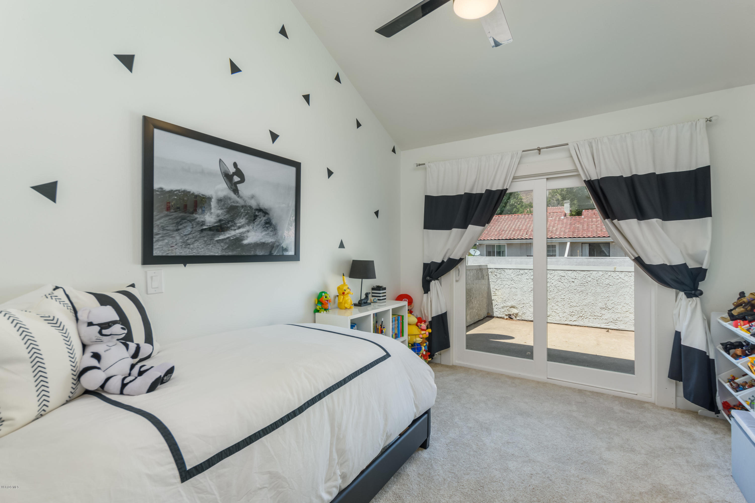 959 Thistlegate Road Oak Park, CA 91377 - Photo 21 of 36 959 Thistlegate Rd Oak Park CA-print-025