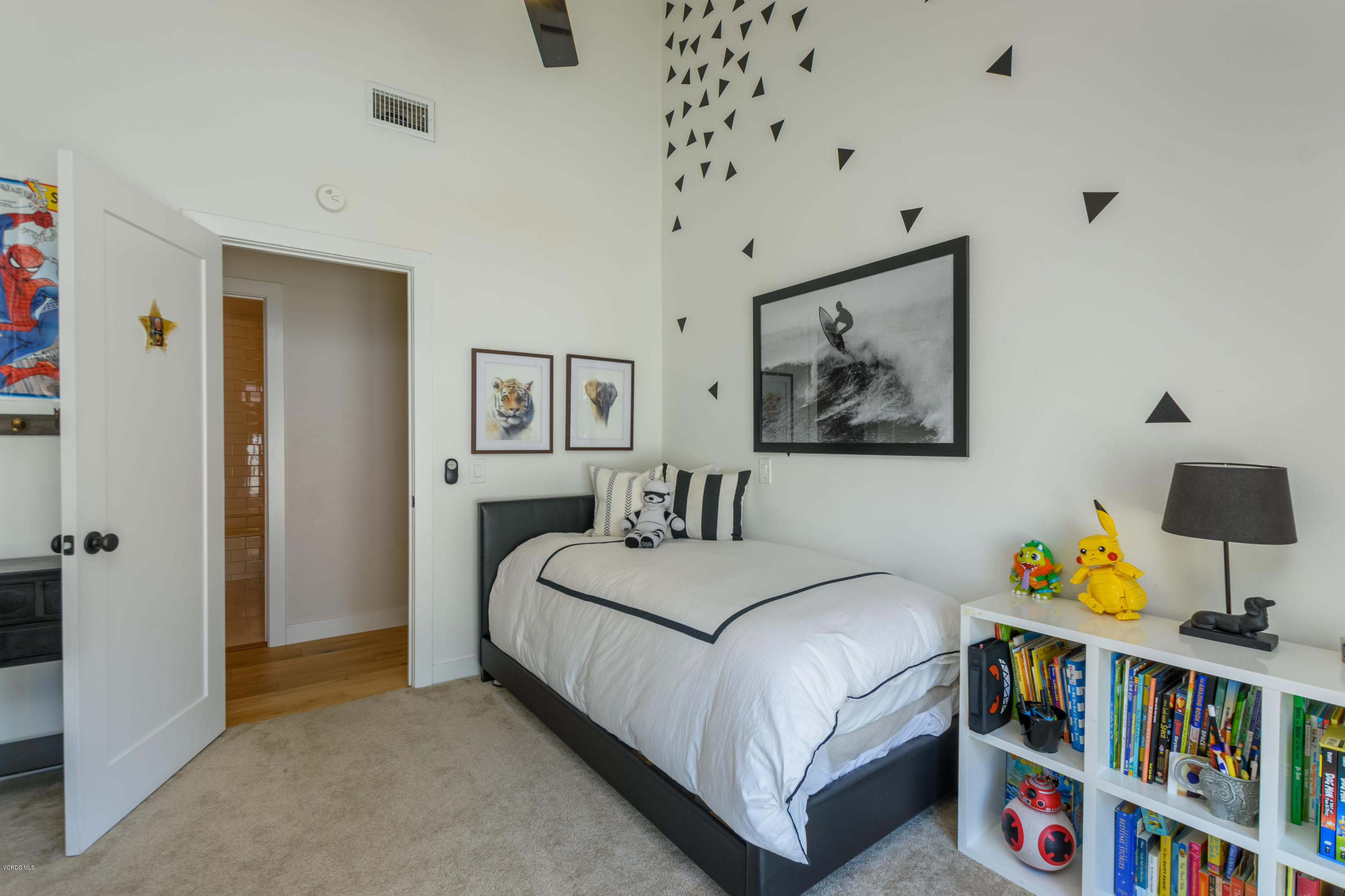 959 Thistlegate Road Oak Park, CA 91377 - Photo 22 of 36 959 Thistlegate Rd Oak Park CA-print-026