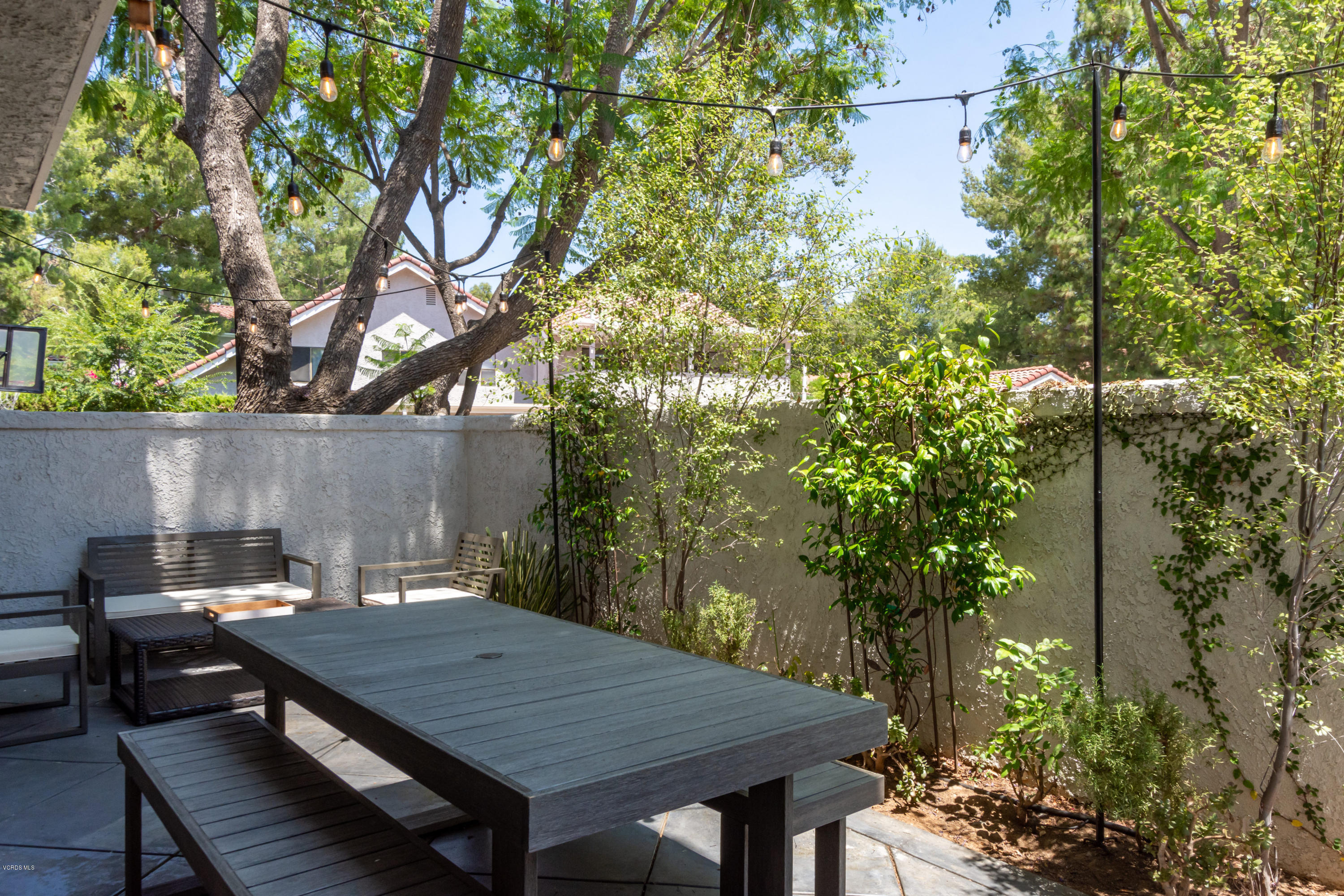 959 Thistlegate Road Oak Park, CA 91377 - Photo 28 of 36 959 Thistlegate Rd Oak Park CA-print-012
