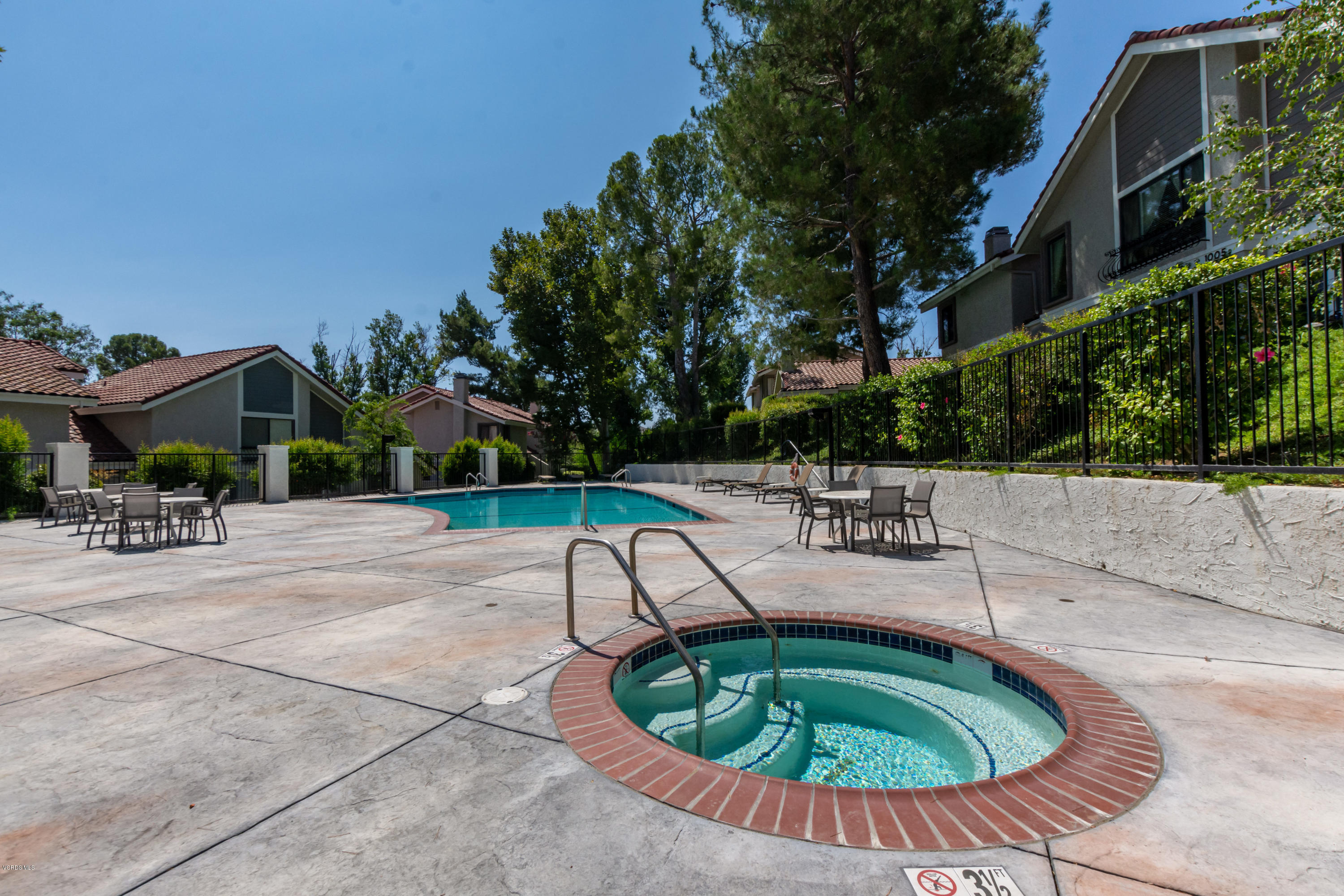 959 Thistlegate Road Oak Park, CA 91377 - Photo 35 of 36 959 Thistlegate Rd Oak Park CA-print-035