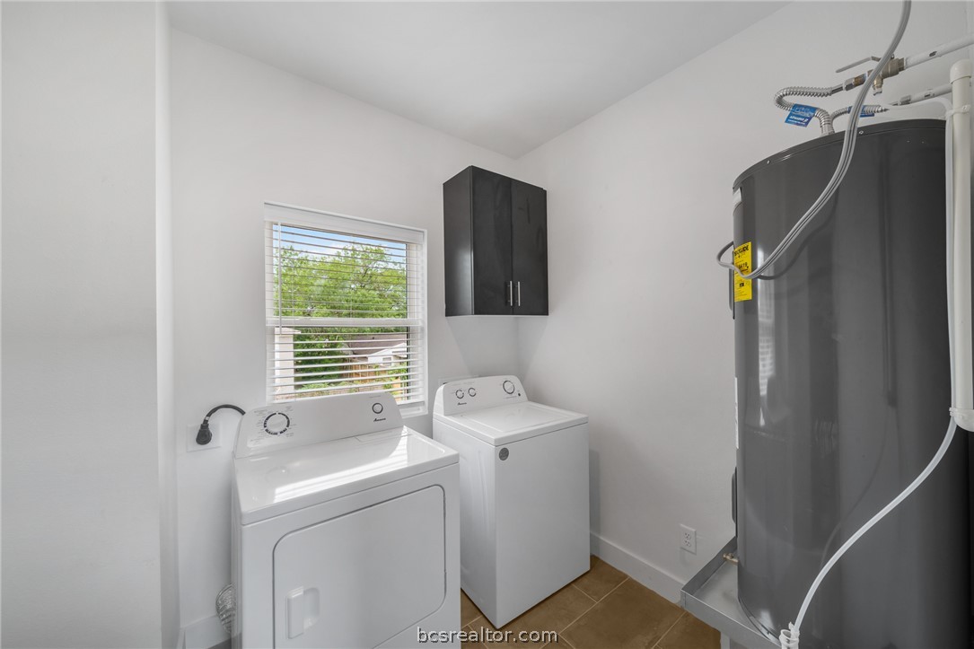 213 Lynn Drive, Unit 202 Bryan, TX 77801 - Photo 9 of 28 a utility room with dryer and washer