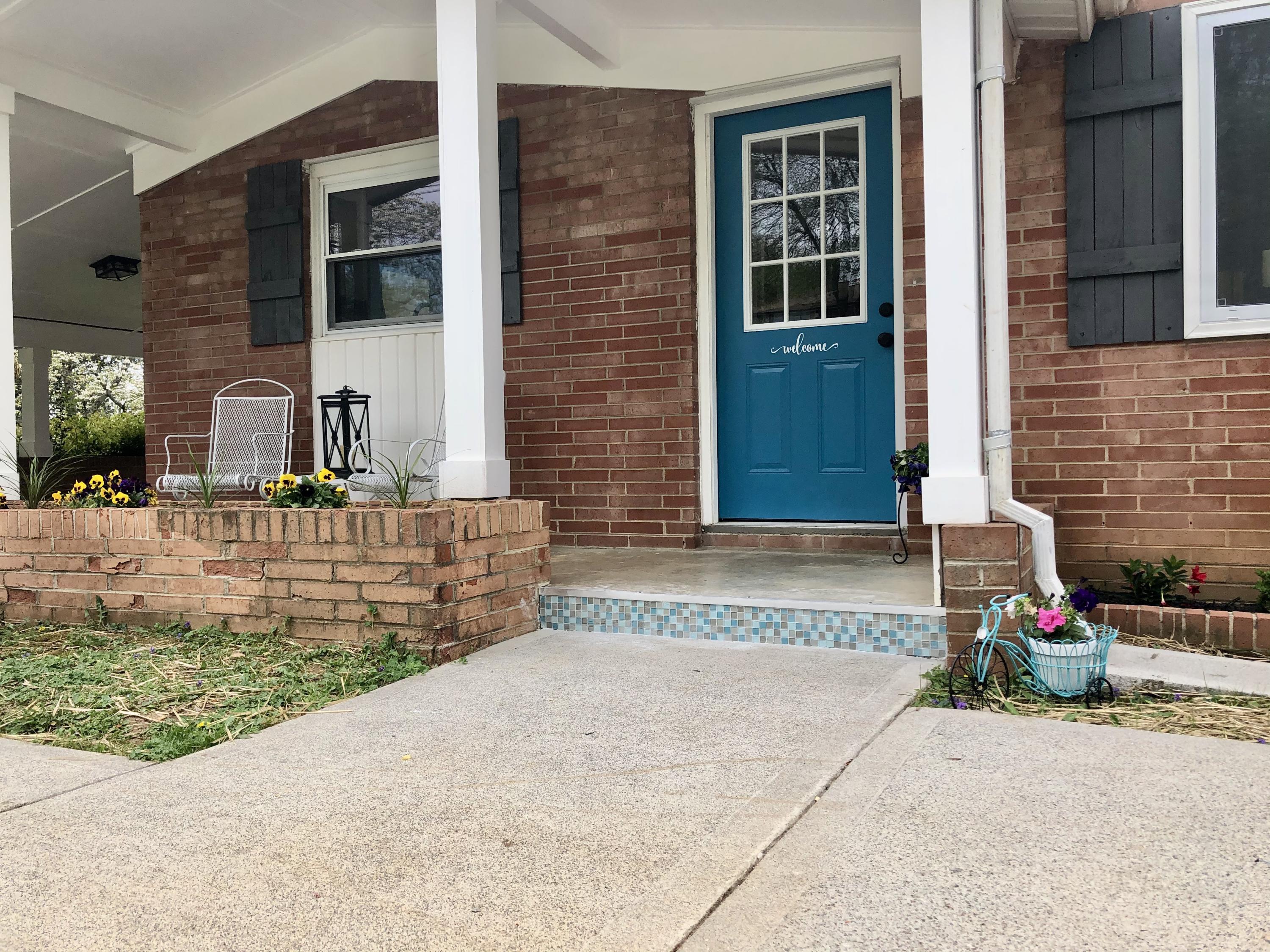 109 Henley Road Oak Ridge, TN 37830 - Photo 3 of 40 FrontCloseUp
