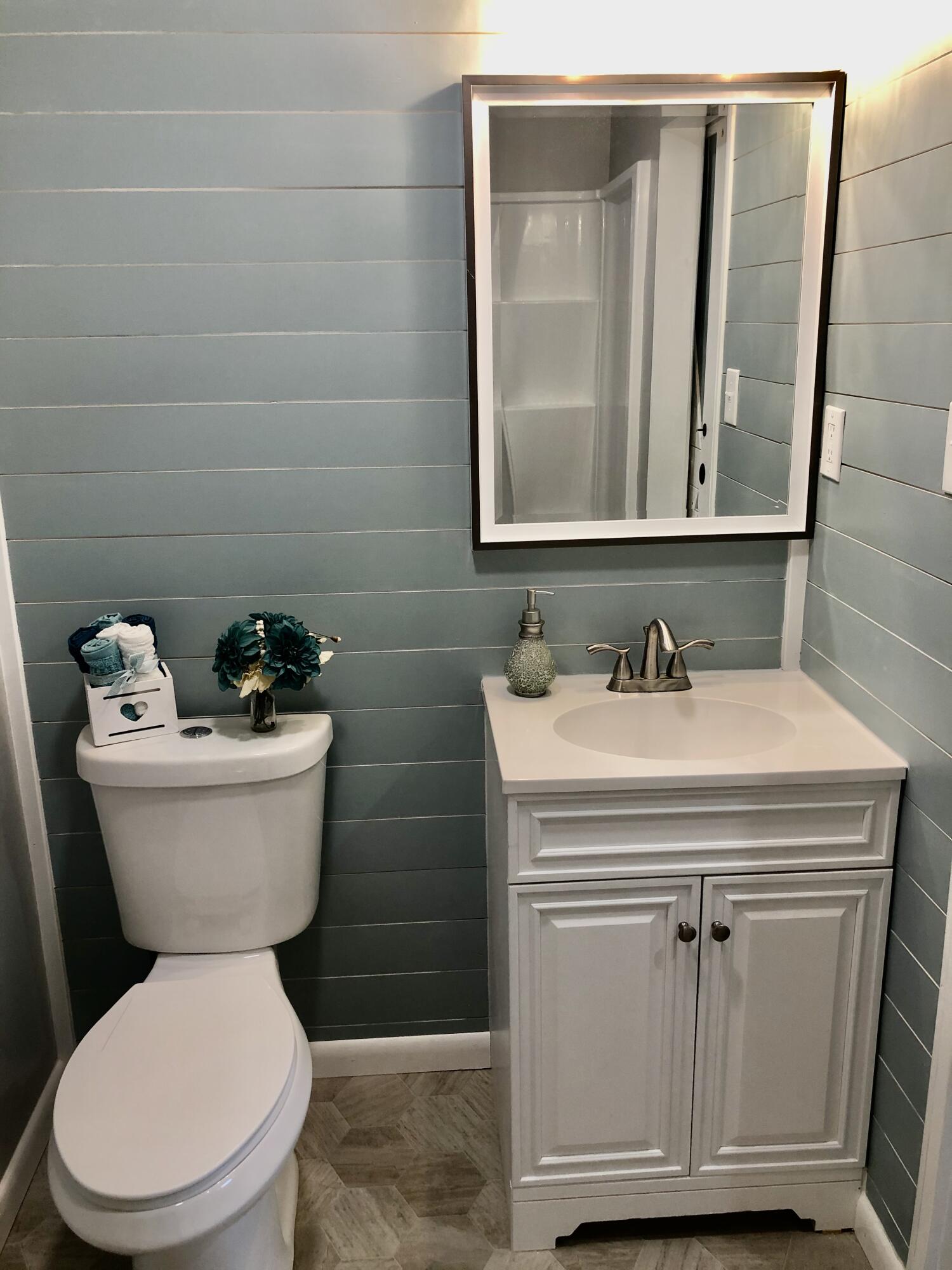 109 Henley Road Oak Ridge, TN 37830 - Photo 35 of 40 Bathroom2b
